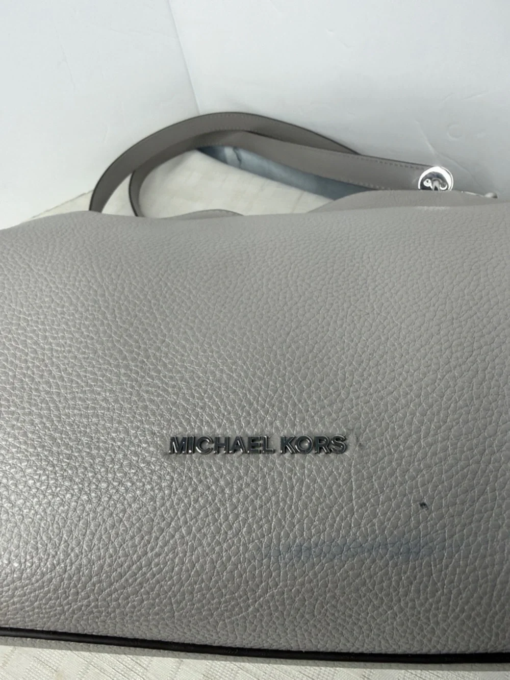 Michael Kors Raven Large Pebbled Leather Tote, Pearl Grey Bag /Wallet set.